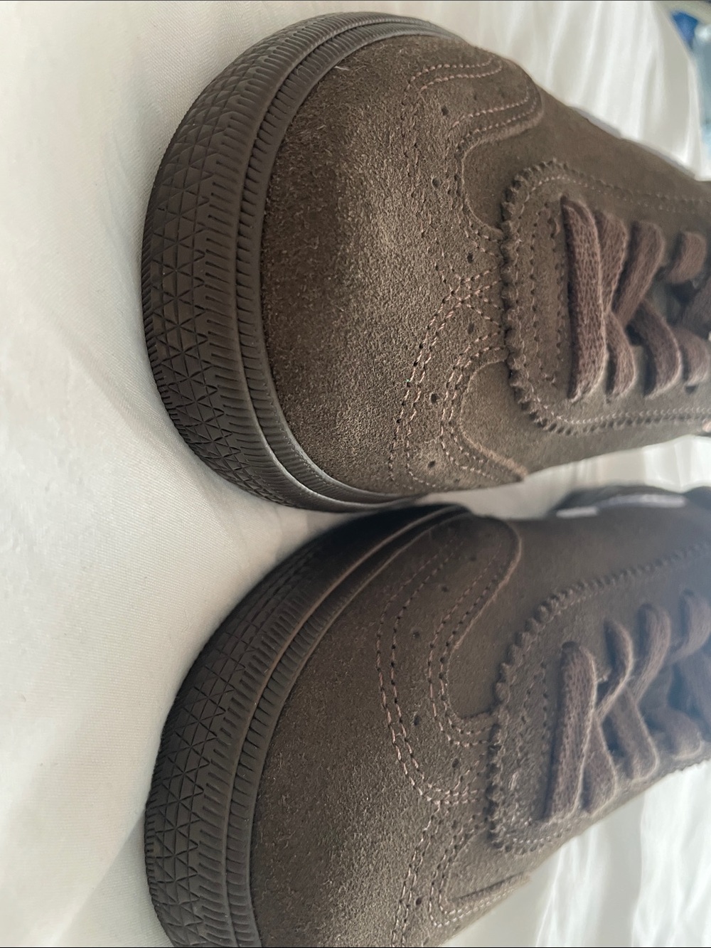Veja Brown Suede Women’s Low-Top Sneakers with White Logo
SIZE 40 (9) - Picture 4 of 9